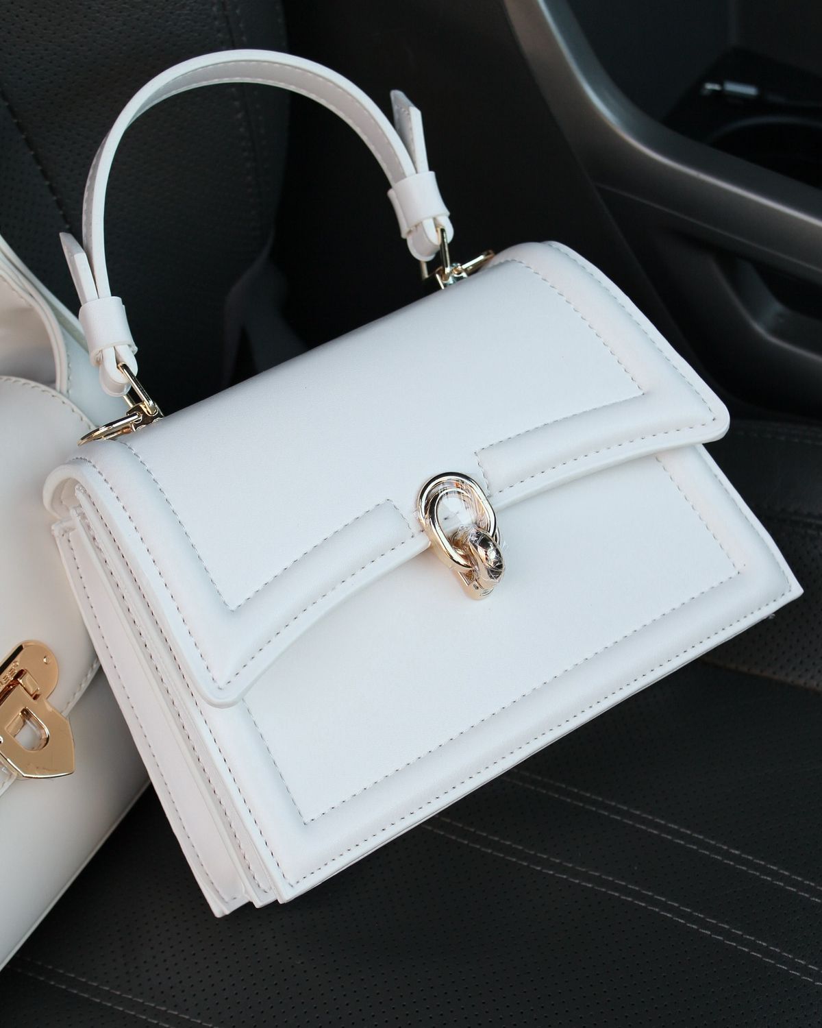 The Architectural Mechanics of Luxury Handbags: Proportions, Leather Craftsmanship, Hardware Engineering, and Functional Styling
